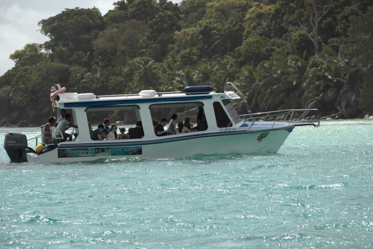 Glass-Bottom-Boat